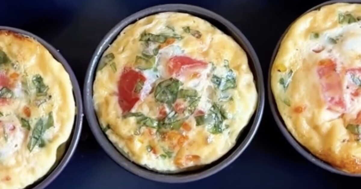 Clafoutis salé à la tomate et mozzarella : la recette estivale qui fait l'unanimité