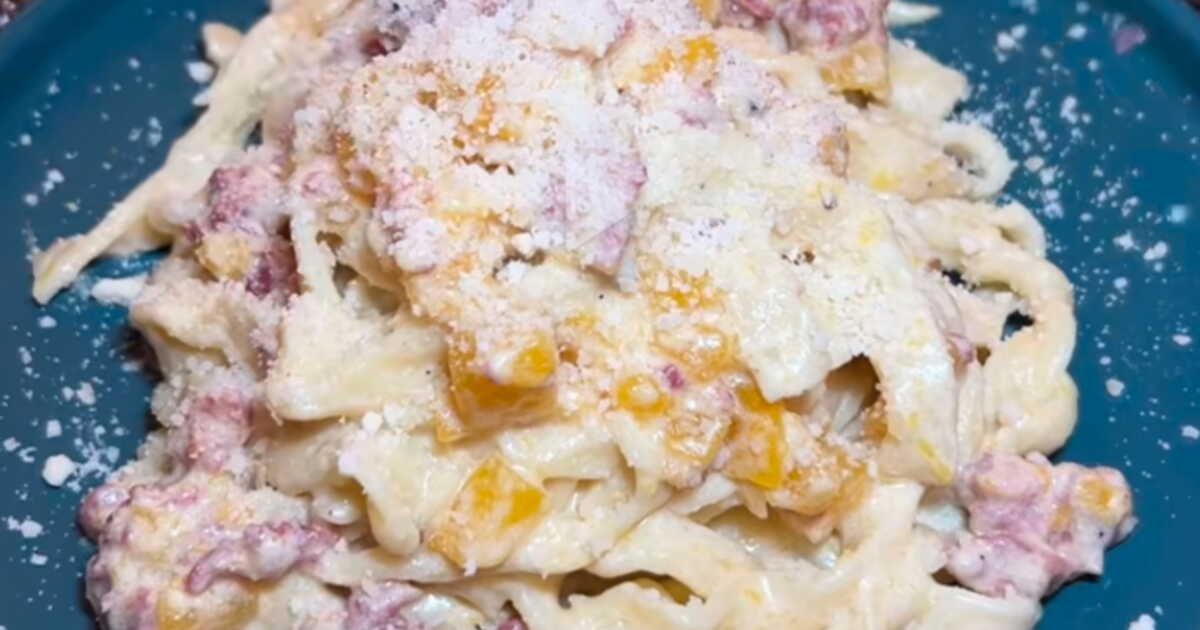 La recette réconfortante des pâtes au butternut et à la saucisse italienne