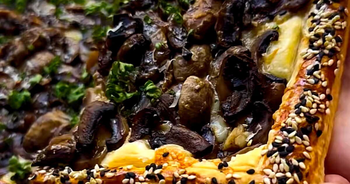 Une tarte fine aux champignons et comté pour régaler vos papilles