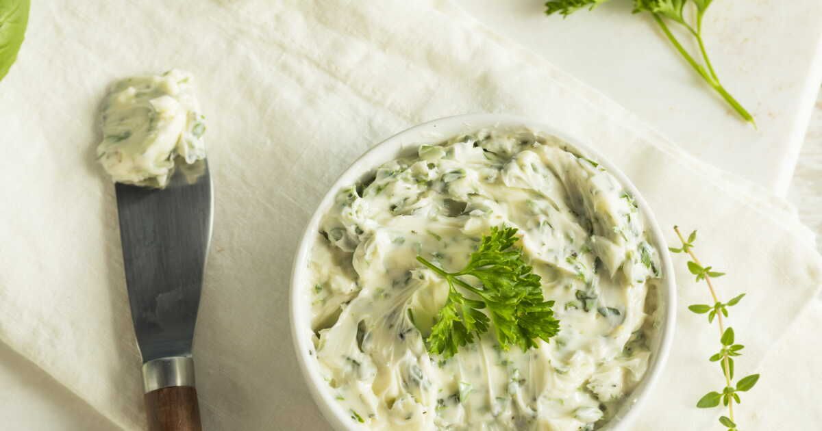 Un beurre d'ail maison : la touche parfaite pour vos viandes rouges