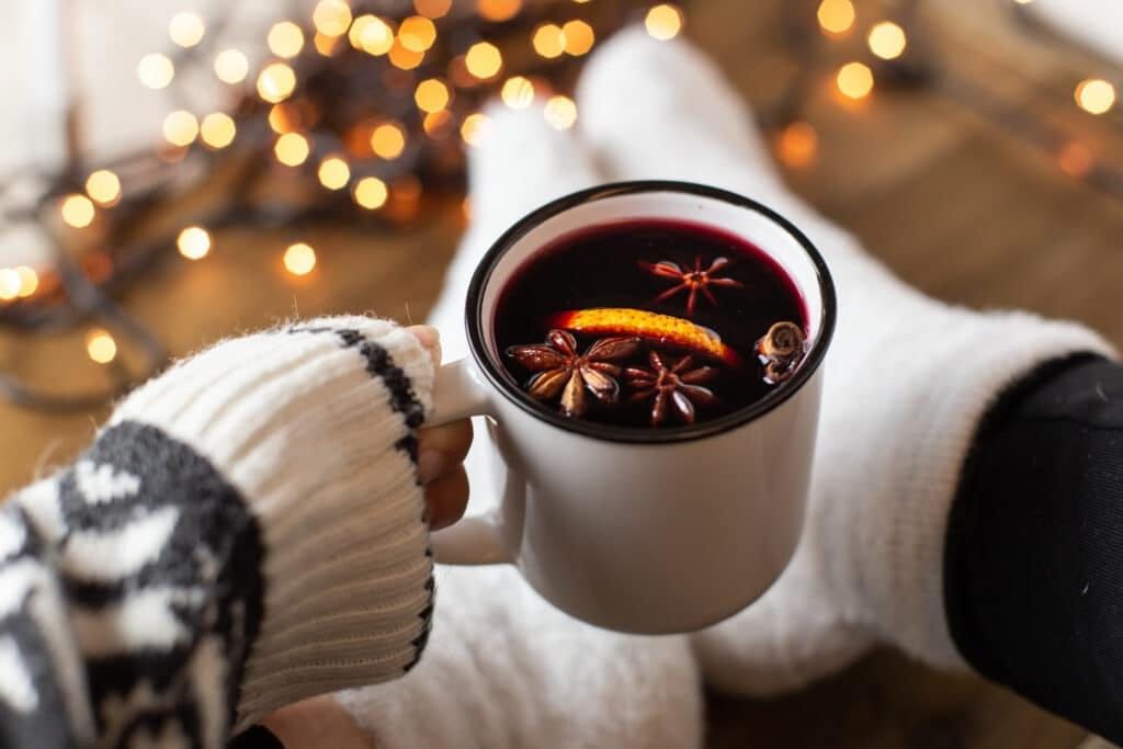 La recette de vin chaud maison qui réchauffe le cœur grâce à un ingrédient surprenant