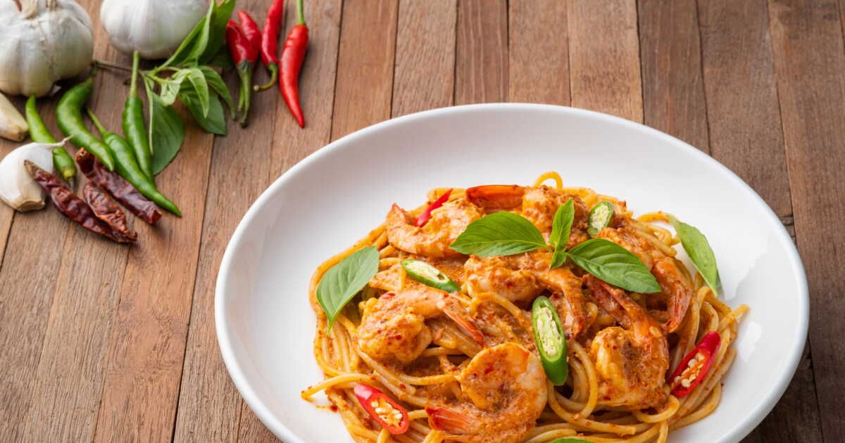Savoureuses pâtes aux crevettes et curry : la recette délicieuse à découvrir