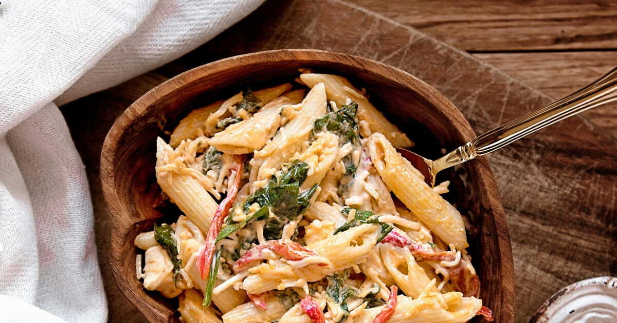 des saveurs estivales : la salade de pâtes au pesto et poivrons grillés