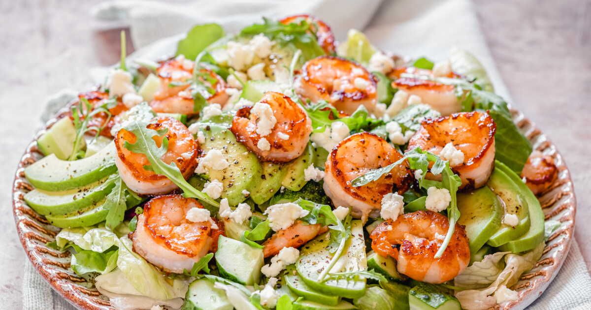 Découvrez la recette de la salade aux crevettes épicées pour vos repas d'été