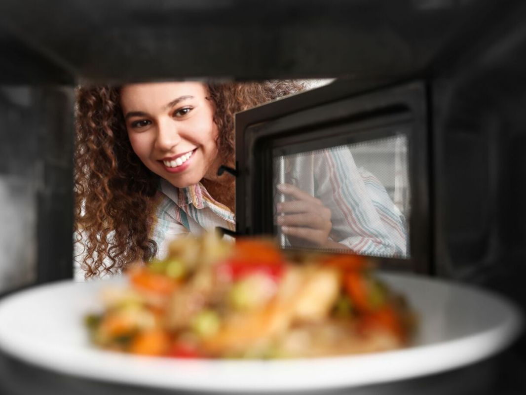 Les risques méconnus de réchauffer du riz au micro-ondes