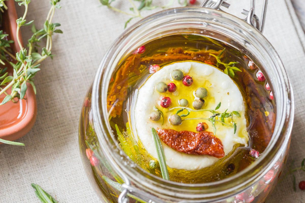 Fromage de chèvre mariné à l'huile d'olive