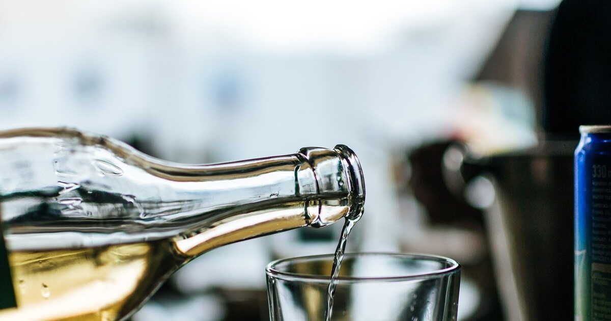 découverte du pineau des charentes : un vin de liqueur aux origines surprenantes