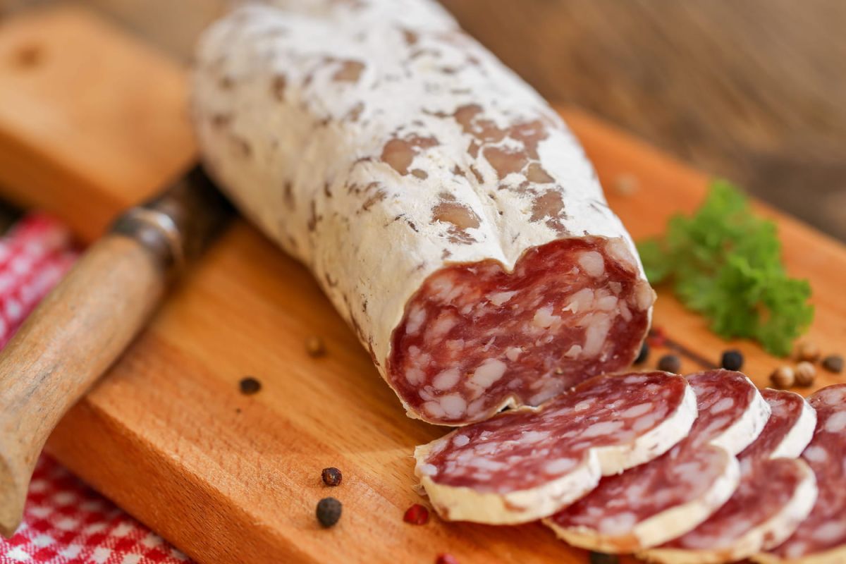 La quête de la tranche parfaite : l'art du saucisson