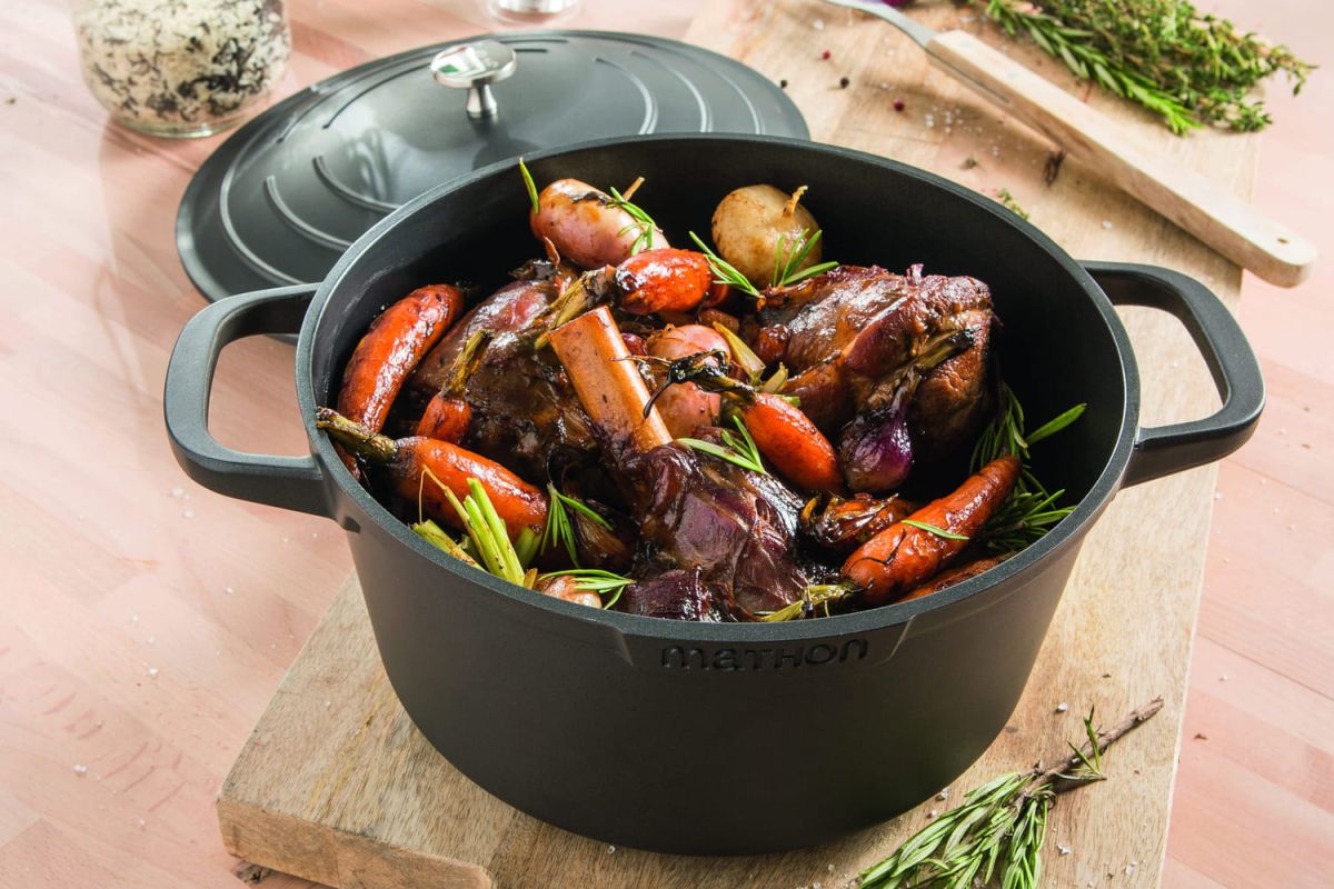 En mai, tentez votre chance de gagner une cocotte en fonte légère d'aluminium de Mathon