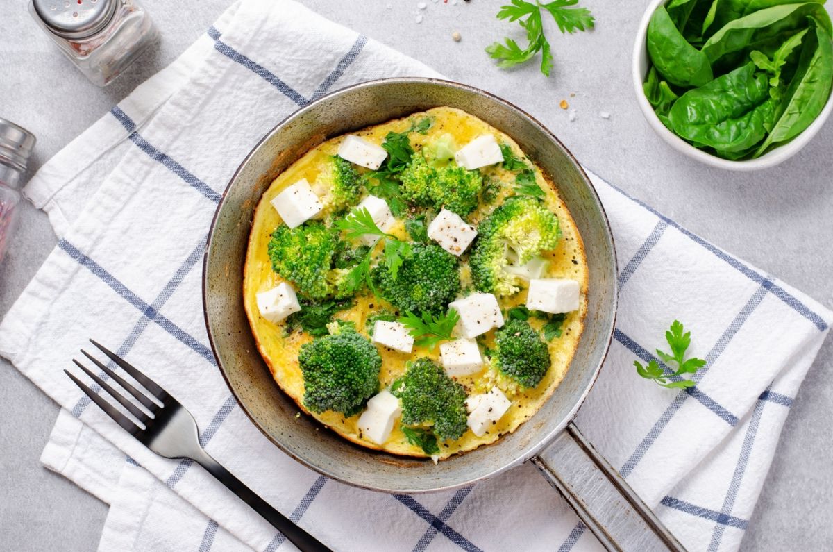 Découvrez le brocoli rôti au citron et à la feta, votre nouvel accompagnement préféré