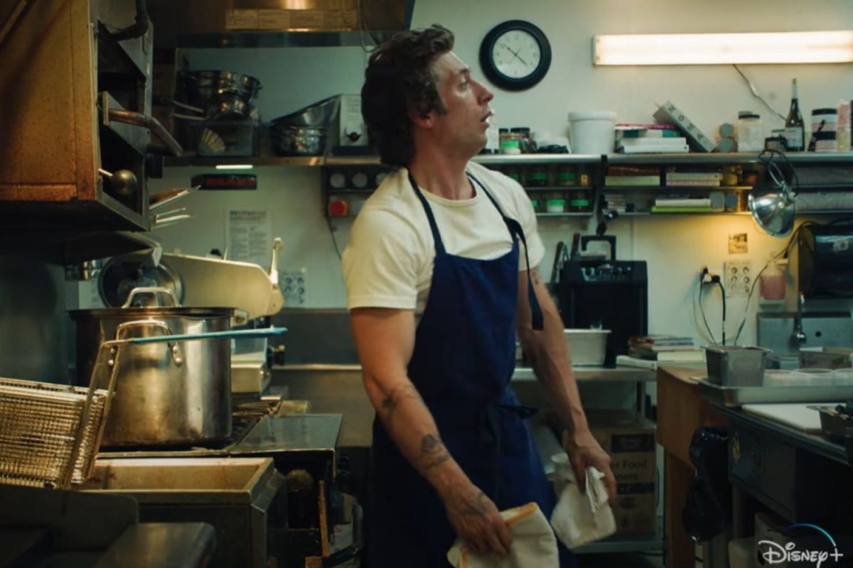 Un regard plongeant dans la cuisine dynamique de 'The Bear'