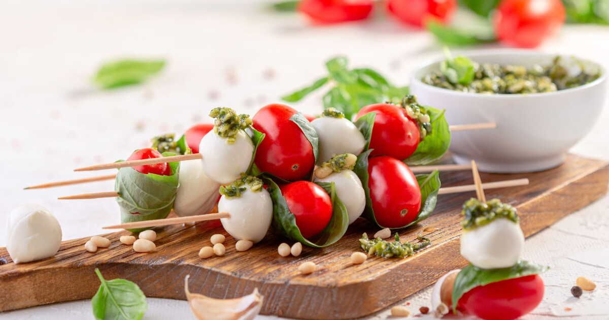 Des brochettes apéritives irrésistibles pour un été gourmand