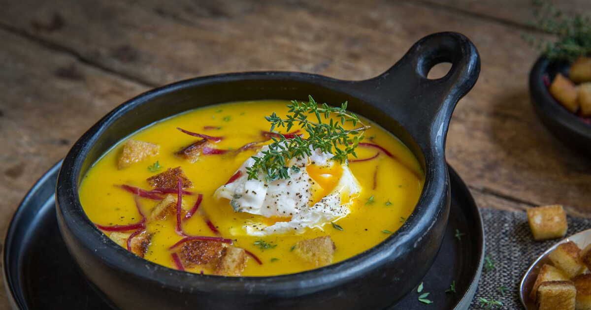 Soupes réinventées : la tendance hivernale qui réchauffe les cœurs