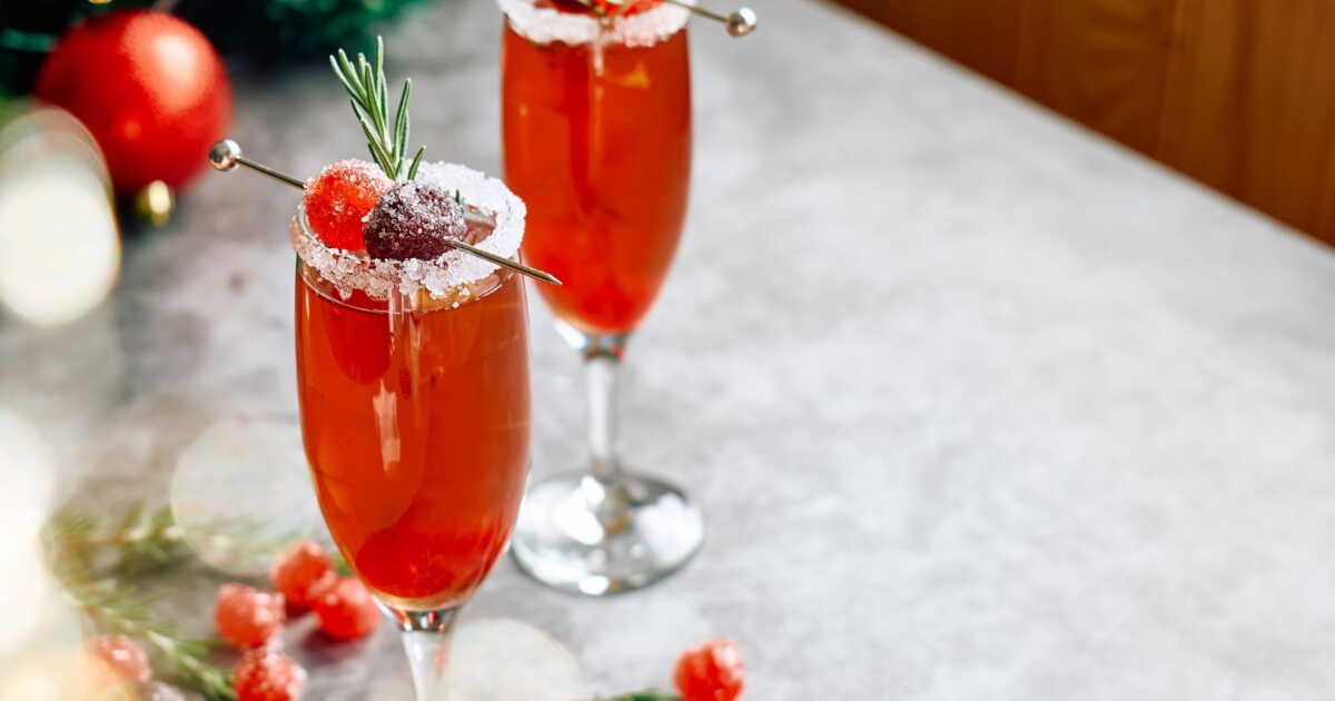 Un cocktail de Noël pétillant : le mimosa aux cranberries qui va éblouir vos festivités