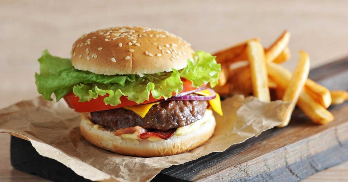 Les géants du fast-food et leurs sandwichs caloriques : une surprise au menu