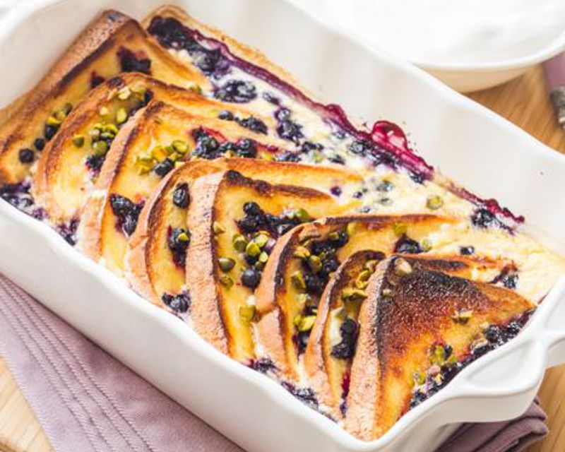 Une brioche perdue délicieuse à partager : citron et myrtilles